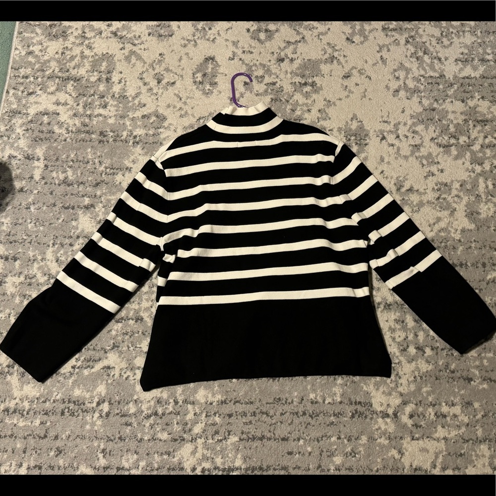 H&M Sweater - Picture 2 of 2
